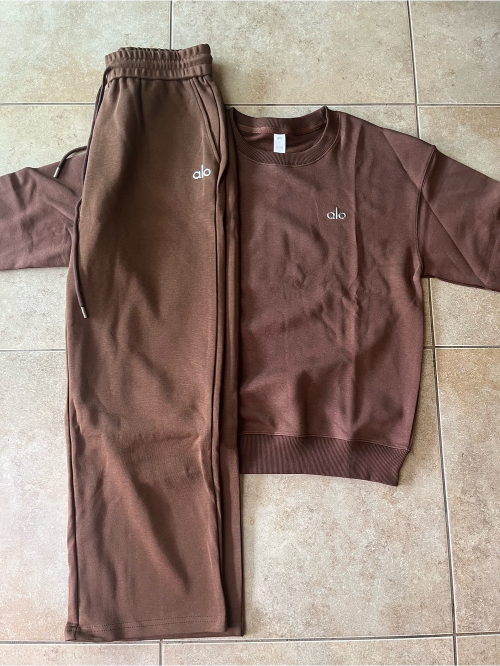 ALO Yoga Brown Sweatshirt and pants set brand new